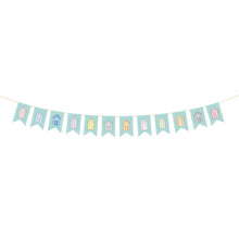 Wooden Beach Hut & Welcome Bunting