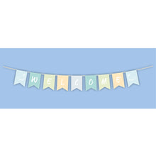 Wooden Beach Hut & Welcome Bunting
